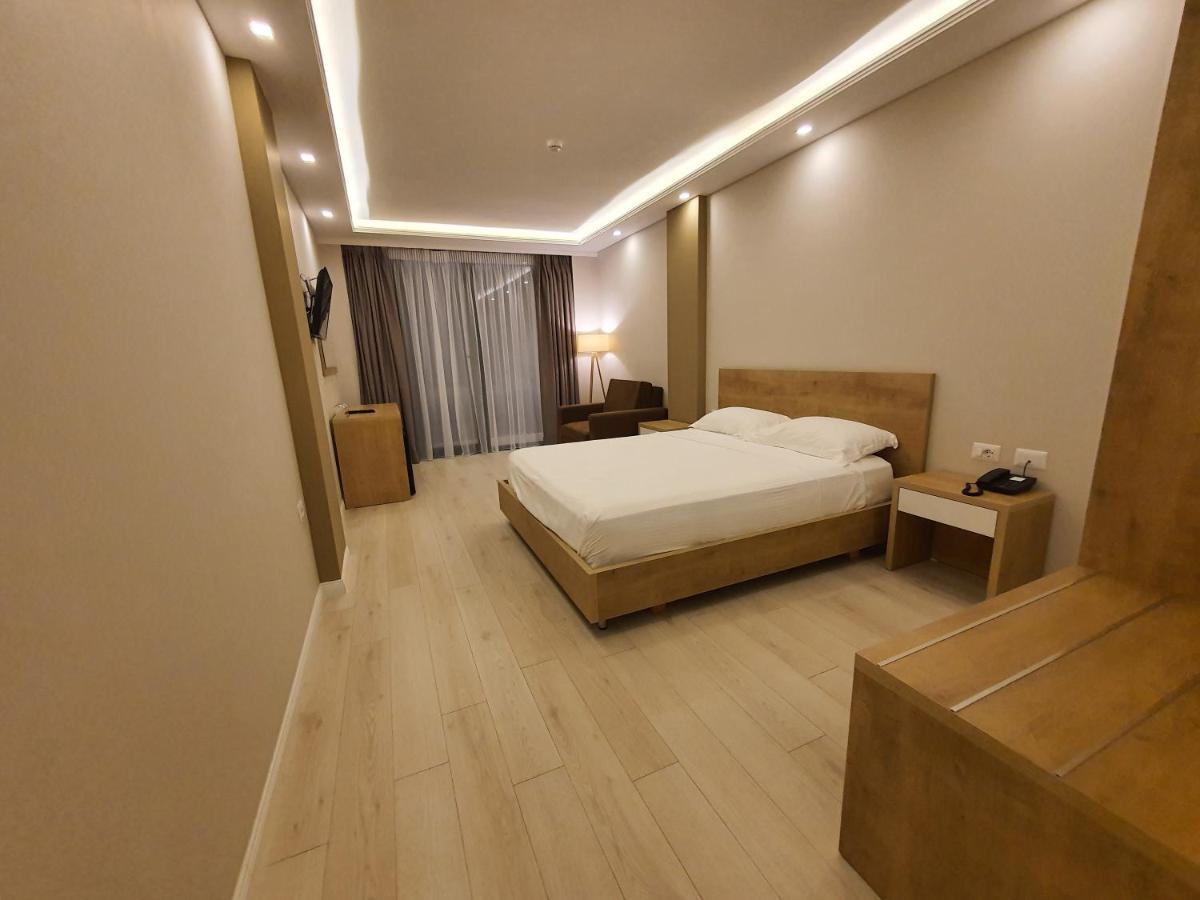 Amber Hotel Albania Spille Exteriör bild